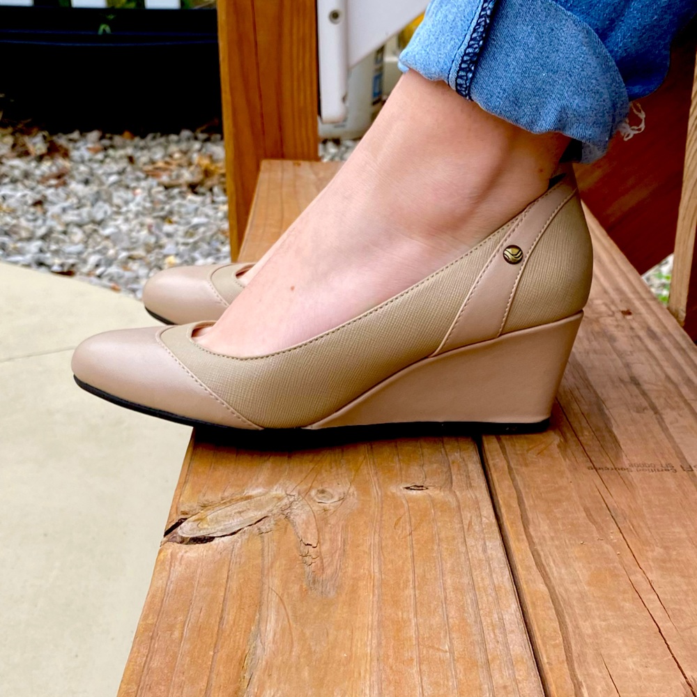 Life Stride Beige Wedges - size 7.5